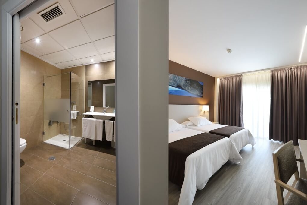 habitacion-doble-adaptada-2-camas-4