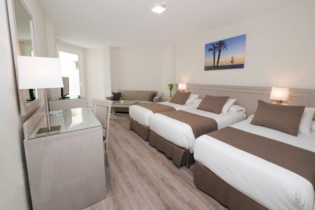 habitacion-triple-vista-lateral-mar-1