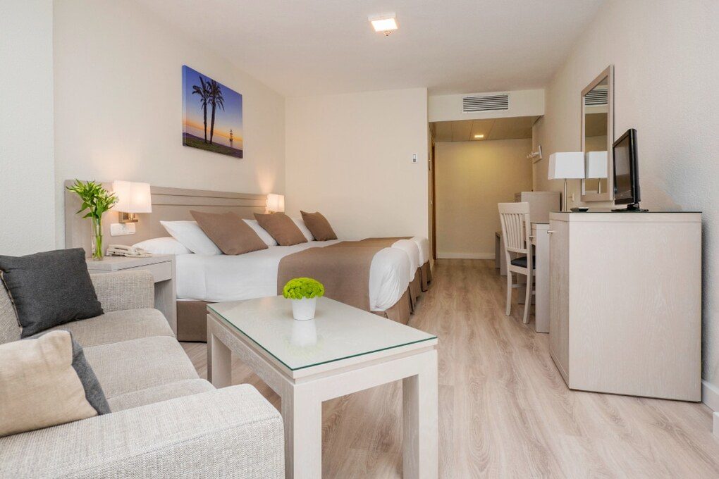 habitacion-triple-vista-lateral-mar-2