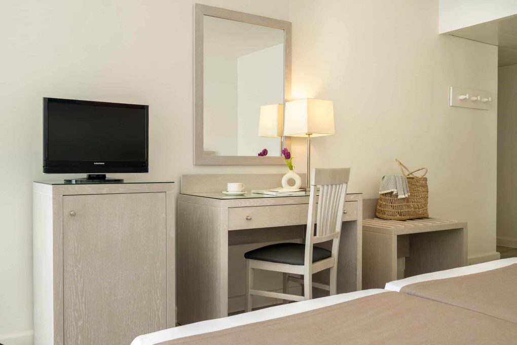 habitacion-triple-vista-lateral-mar-5