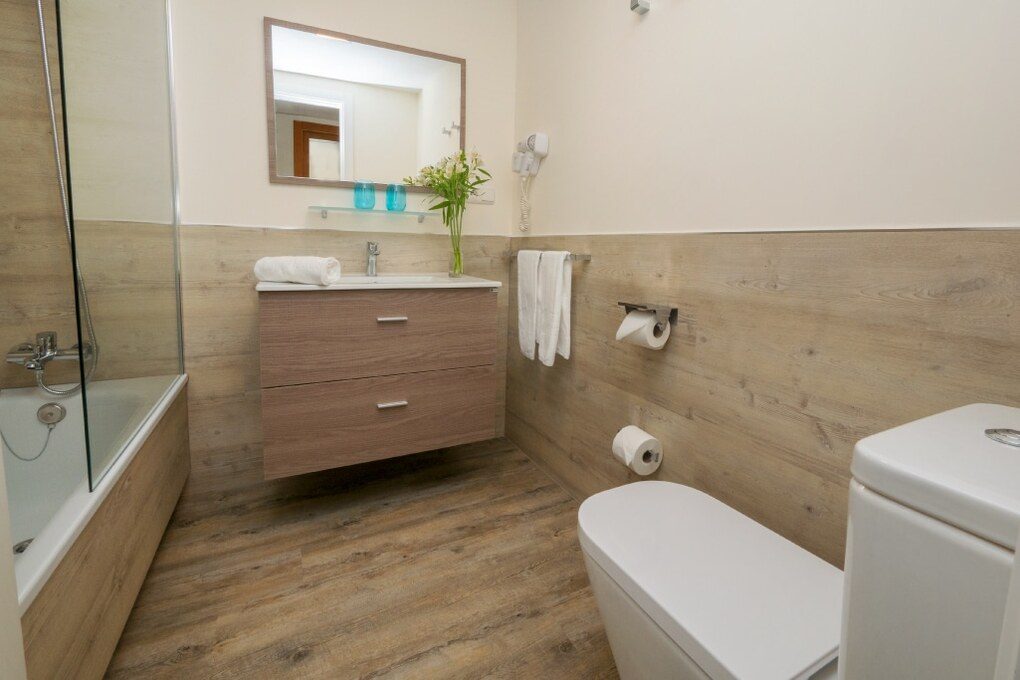 habitacion-triple-vista-lateral-mar-7